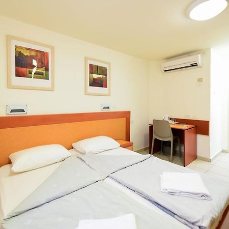 Hi - Arad Hostel Buitenkant foto