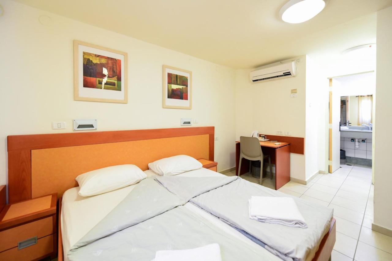 Hi - Arad Hostel Buitenkant foto