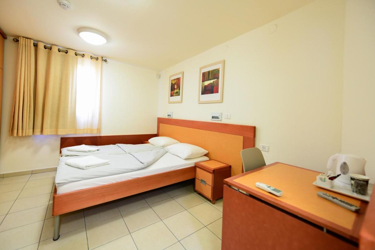 Hi - Arad Hostel Buitenkant foto