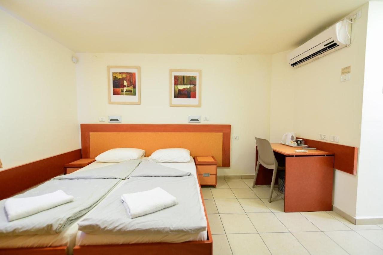 Hi - Arad Hostel Buitenkant foto
