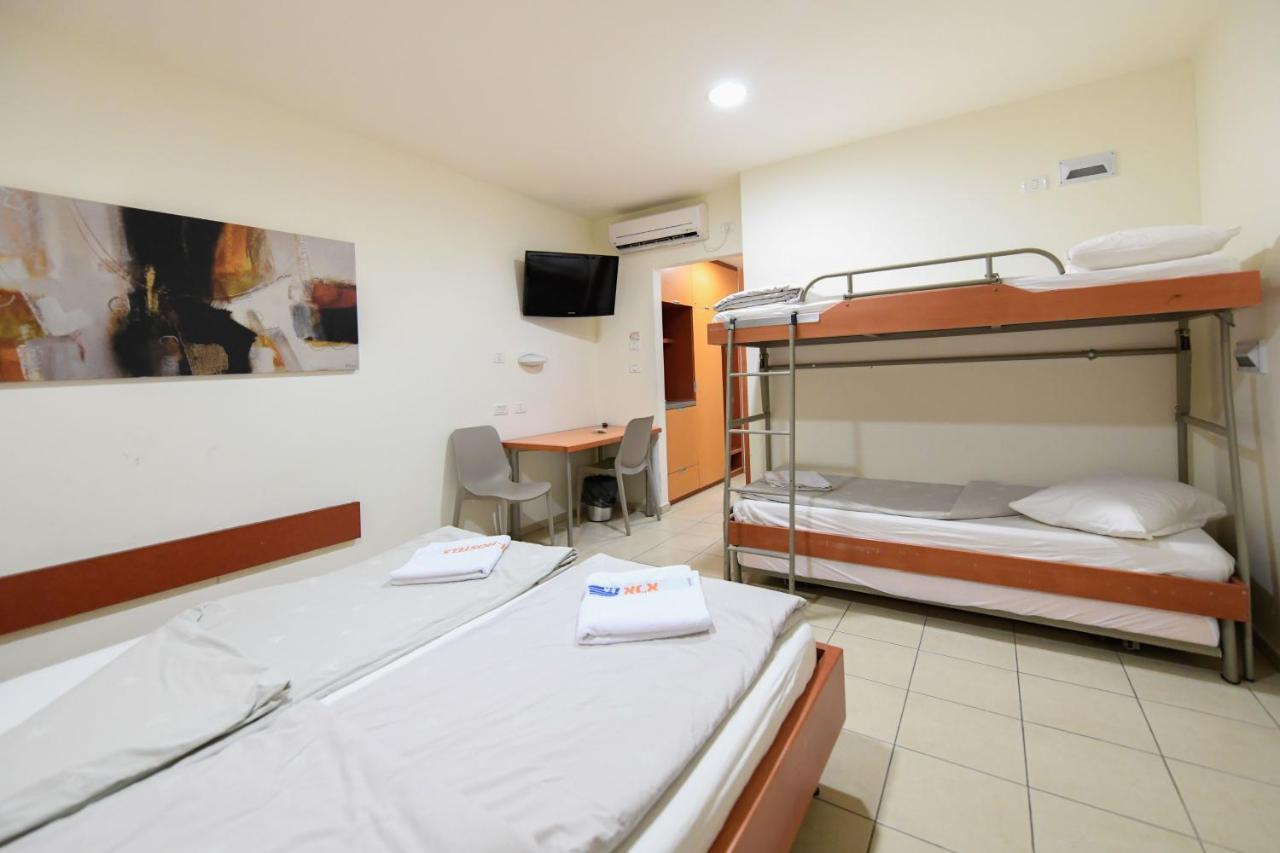 Hi - Arad Hostel Buitenkant foto